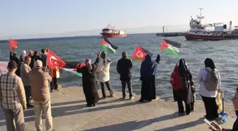 Sinop'ta Balıkçılar İsrail Saldırılarına Karşı Tekneyle Protesto Düzenledi