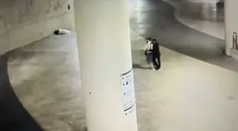 Taksim'de kendisine para vermeyen adamı bıçaklayarak öldürdü