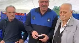 Pazarcı Mefhar Karademir, Bulduğu Çantayı Sahibine Teslim Etti