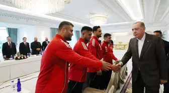 Cumhurbaşkanı Erdoğan, Kırkpınar Yağlı Güreşleri Başpehlivanı Orhan Okulu'yu Kabul Etti
