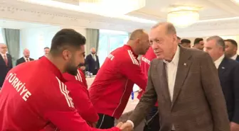 Cumhurbaşkanı Erdoğan Kırkpınar Yağlı Güreşleri Şampiyonlarını Kabul Etti