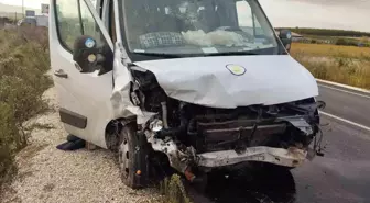 Balıkesir'de Öğrenci Servisi ile Otomobil Çarpıştı: 2 Kişi Hayatını Kaybetti