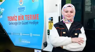 Samsun'da İlk Kadın Operatör Kompakt Süpürme Aracını Kullanmaya başladı