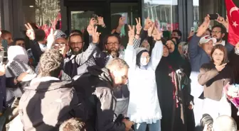 İsrail'den dönen aktivistler İstanbul'da karşılandı