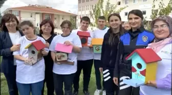 Kütahya'da Özel Öğrenciler İçin Kuş Evi Boyama Etkinliği Düzenlendi