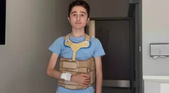 15 Yaşındaki Eren Sayın, Riskli Skolyoz Ameliyatlarıyla Sağlığına Kavuştu