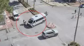 Amasya'da Okul Servisi ile Elektrikli Bisiklet Çarpıştı: 2 Yaralı