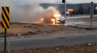 Osmaniye'de Işıklı Kavşakta Otomobil Yangını