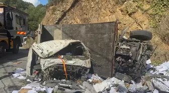 İstanbul Sarıyer'de Kamyonet Şarampole Devrildi: 2 Yaralı