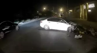 Adana'da Motocycle Kaza: Sıkıştırılan Sürücü Şerit Değiştirirken Çarpıştı