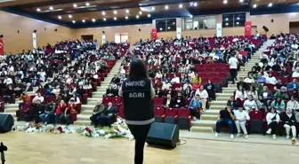Ağrı'da Emniyet Müdürlüğü Öğrencileri Bilgilendirdi