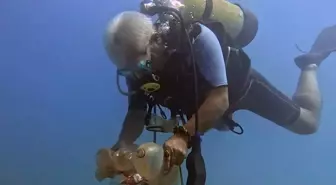 Antalya'da Dalış Yaparak Deniz Kirliliğine Dikkat Çekiliyor