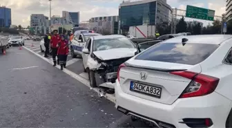 Bağcılar TEM Otoyolu'nda Kaza: 4 Yaralı