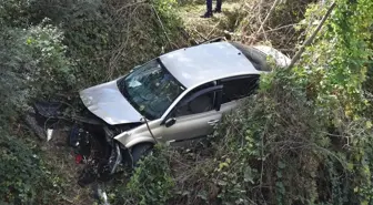 Bilecik'te Otomobil Dereye Düştü: 2 Yaralı