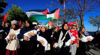 Antalya'da Gazze Katliamına Dikkat Çeken Yürüyüş Düzenlendi