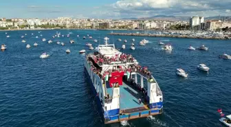 Küresel Sumud Filosu'na Destek İçin Türk ve Filistin Bayraklarıyla Donatılan Teknelerden Boğaz Turu