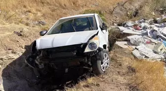 Elazığ'da Otomobil Şarampole Uçtu: 3 Yaralı