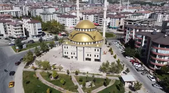 Elazığ'da şehit oğlunun adına yaptırdığı hayır çeşmesinin işçiliğini de yapıyor