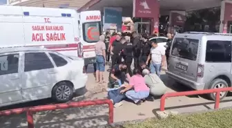 Eski Eşine ve Yanındaki Kişiye Bıçakla Saldırdı