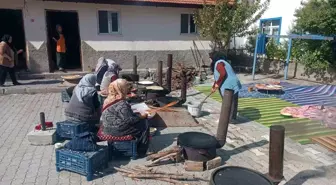 Hisarcık'ta Gazze'ye Destek İçin Ekmek ve Gözleme Satışı