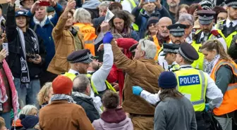 Londra'da Filistin Eylemi Destekçilerine Yoğun Müdahale: 492 Gözaltı