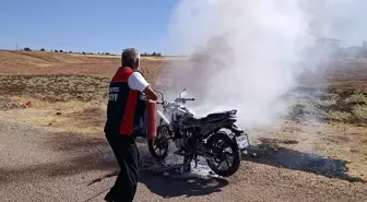 Siirt'te Park Halindeki Motosiklet Yandı
