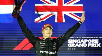 George Russell, Singapur Grand Prix'sinde zaferi kutladı