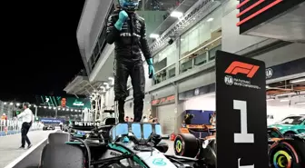 Singapur'da nefesleri kesen yarışta kazanan George Russell