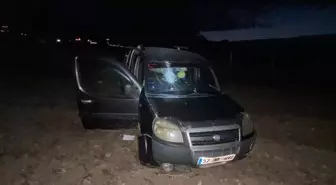 Boyabat'ta Tarlaya Giren Araçta Sürücü Yaralandı