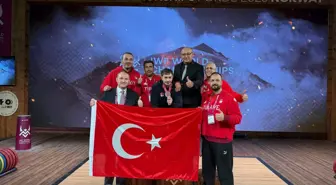Yusuf Fehmi Genç, Dünya Halter Şampiyonasında Bronz Madalya Kazandı
