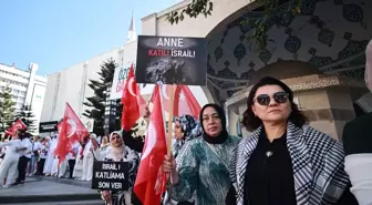 Adana ve çevre illerde AK Parti'li kadınlar Gazze için sessiz insan zinciri oluşturdu