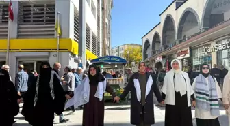Ağrı'da kadınlar Gazze'ye destek için sessiz zincir oluşturdu