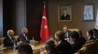 Gençlik ve Spor Bakanı, Fenerbahçe'nin Yeni Başkanını Kabul Etti
