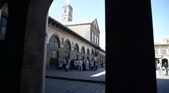 Diyarbakır'da İmamlar Turistlere 4 Dilde Rehberlik Yapıyor