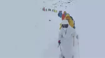 Everest'te kar fırtınasında mahsur kalan bin dağcı kurtarıldı mı? Everest kar fırtınasında ölü ya da yaralı var mı?