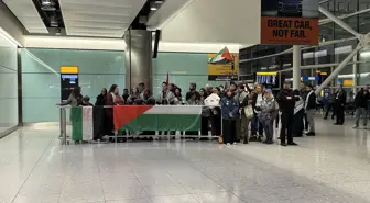 İsrail'in Alıkoyduğu Aktivistler Londra'ya Döndü
