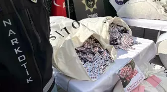 İzmir'de Rekor Uyuşturucu Operasyonu: 903 Bin Adet Sentetik Ecza Ele Geçirildi