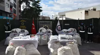İzmir'de Uyuşturucu Operasyonu: 881 Bin Sentetik Hap Ele Geçirildi