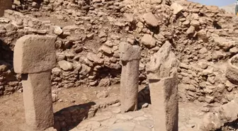 Karahantepe'de Neolitik Döneme Ait İnsan Yüzü Tasvirli Dikilitaş Bulundu