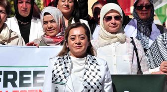 Kars'ta AK Parti Kadın Kolları'ndan 'Gazze için sessiz çığlık'
