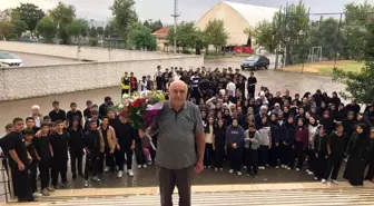 40 Yılını Mezun Olduğu Okulda Geçiren Öğretmen Emekli Oldu