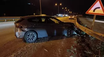 Samsun'da Bariyere Çarpan Otomobilde Bir Kişi Yaralandı