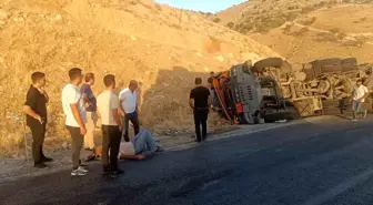 Siirt'te Tır Devrildi: Sürücü Yaralandı