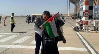 Batmanlı Doktor Yalçın, İsrail'den Kurtarılarak Coşkuyla Karşılandı