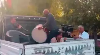 Edirne'de Düğün Konvoyunda Kamyonet Davulcuyu Düştürdü