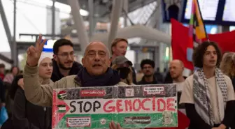 Hollanda'da Filistin'e Destek için Tren İstasyonlarında Eylem