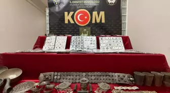 İzmir'de Tarihi Eser Kaçakçılığı Operasyonu: 2 Bin 433 Obje Ele Geçirildi