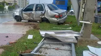 Manisa'da Otomobil Kazası: İki Yaralı