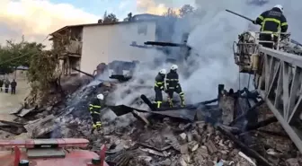 Yangın çıkan ev çöktü, engelli 2 kardeş hayatını kaybetti