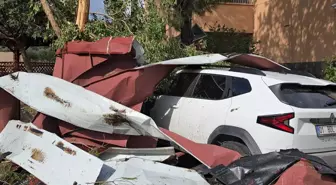 Adana'da Fırtına İki Okulun Çatısını Uçurdu